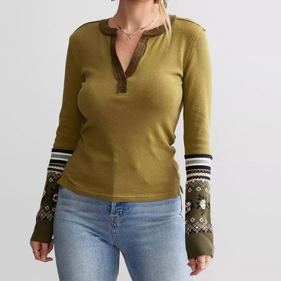 Free People We The Free Mikah Notch Neck Top Size XS Army Combo - Picture 2 of 6